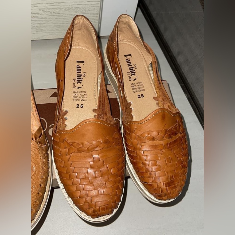 Authentic leather Mexican huarache sandals never used best fit a size 7.5 to 8